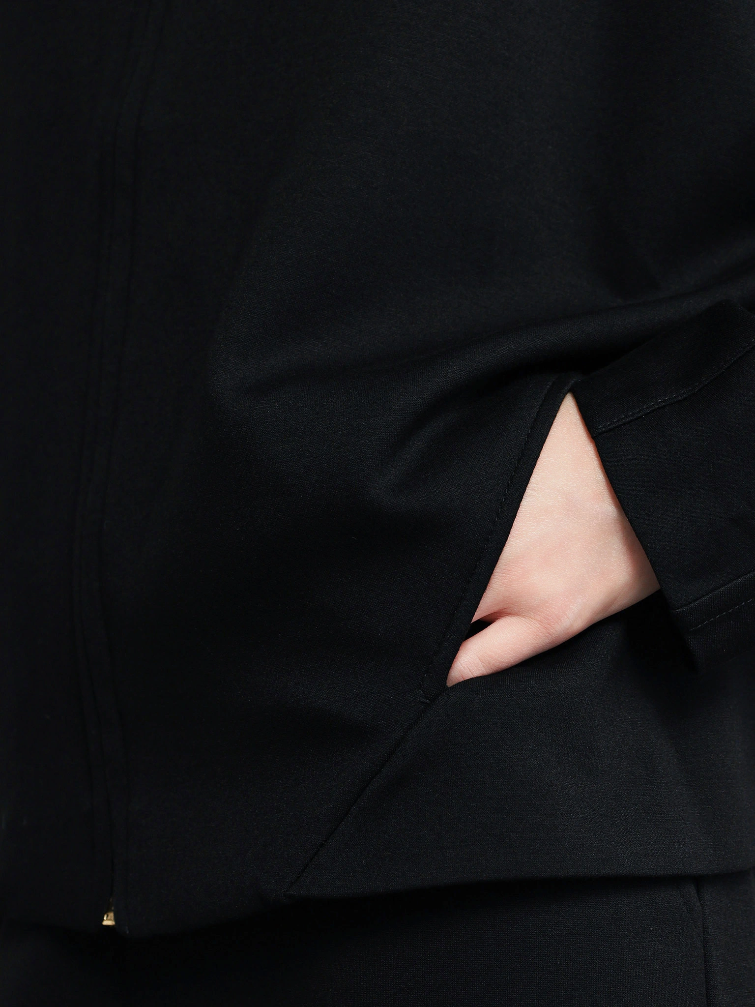 Куртка трикотажная черного цвета